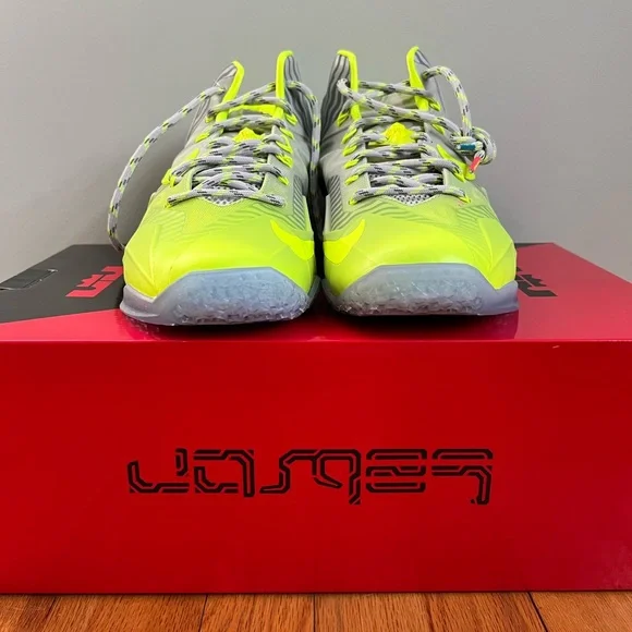 Lebron XI Collection *DEADSTOCK* - Picture 4 of 8
